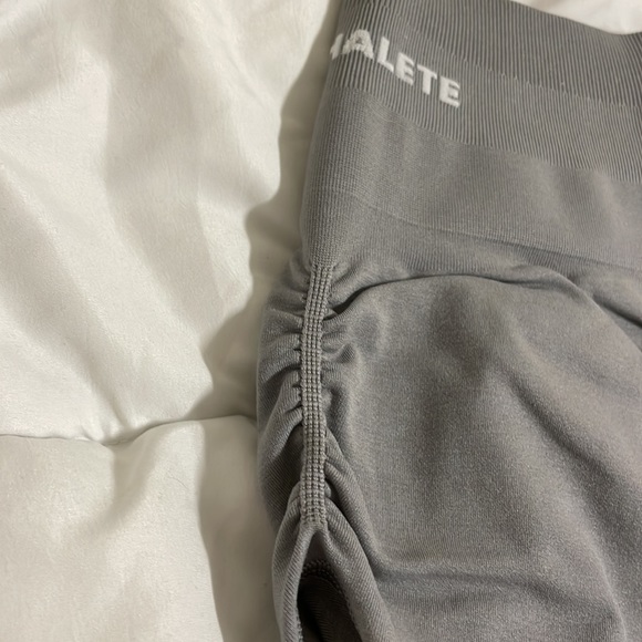 Medium grey alphalete amplify leggings - Picture 2 of 6
